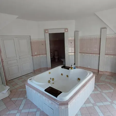Castle Garden *** Apartment Szombathely Room photo