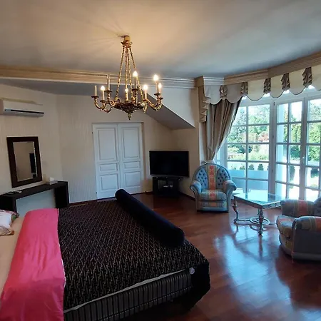 Castle Garden *** Apartment Szombathely Room photo