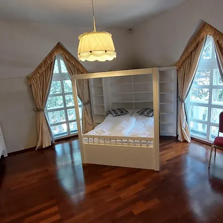Castle Garden *** Apartment Szombathely Room photo