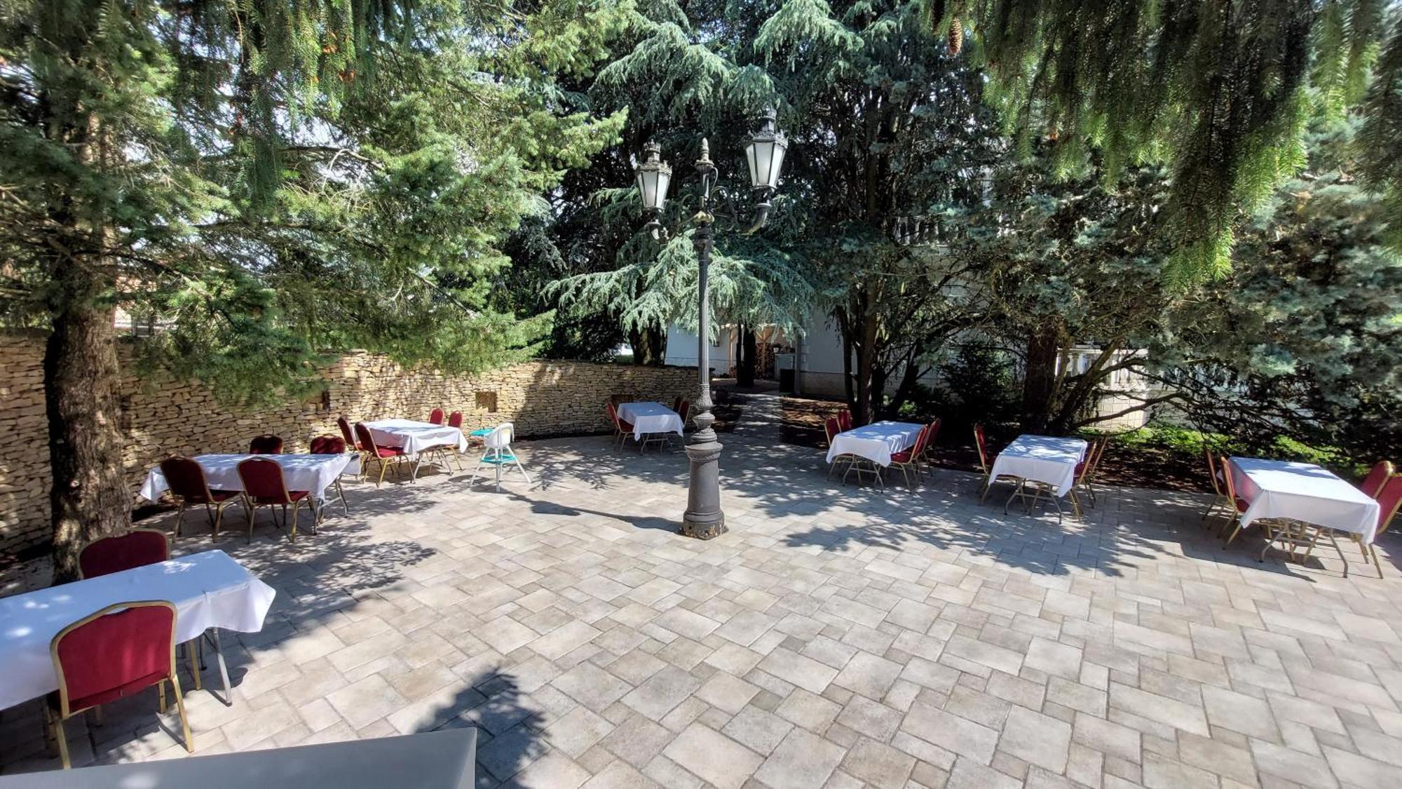 Homestay Castle Garden ***