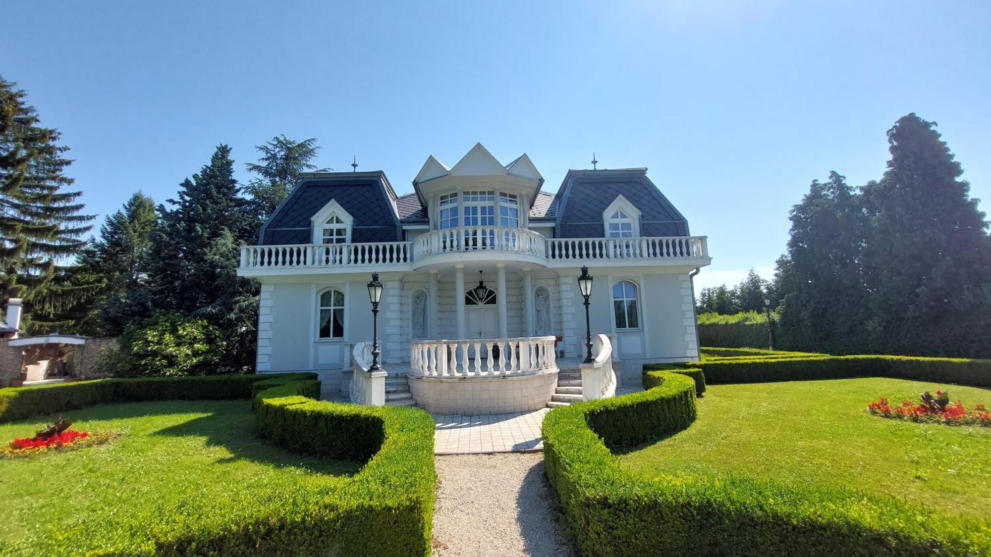 Homestay Castle Garden *** *